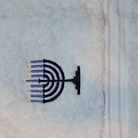 NWOT! 100% Cotton Menorah Hand Towel! - Picture 10 of 10